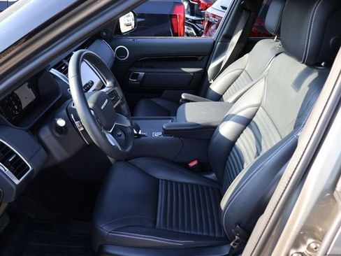 Used 2025 Land Rover Discovery S AWD/4WD image 17
