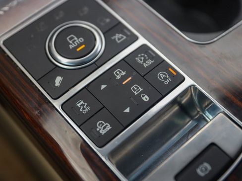 Used 2016 Land Rover Range Rover HSE image 36