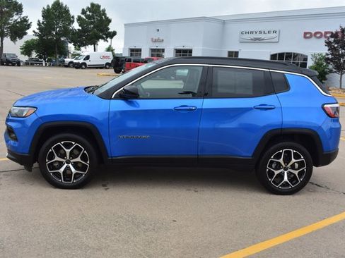 Used 2025 Jeep Compass Limited AWD/4WD image 10