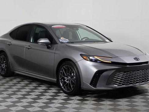 Used 2026 Toyota Camry XSE FWD image 3
