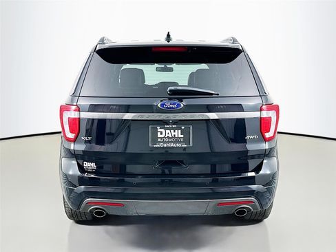 Used 2017 Ford Explorer XLT w/ Equipment Group 202A image 12