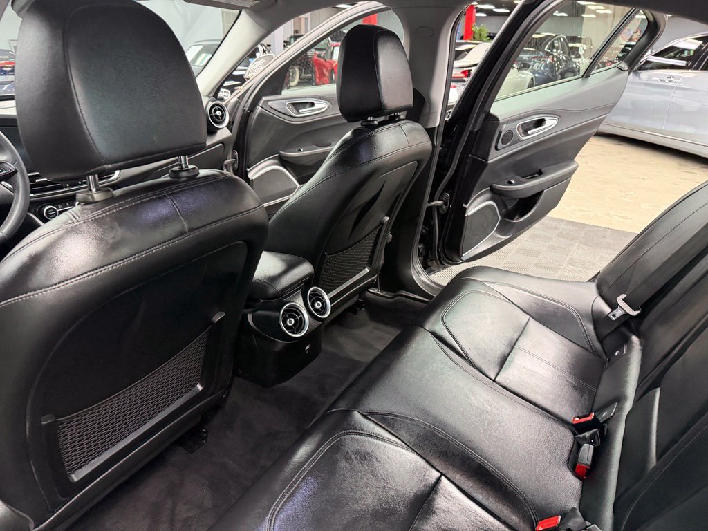Used 2020 Alfa Romeo Giulia w/ Quick Order Package 22K Sport RWD image 37