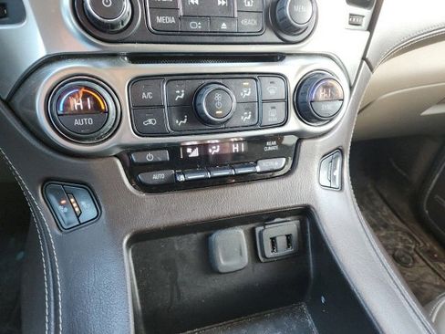 Used 2018 Chevrolet Suburban LT w/ Luxury Package image 16