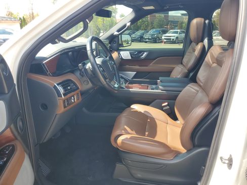 Used 2023 Lincoln Navigator L Reserve AWD/4WD image 12