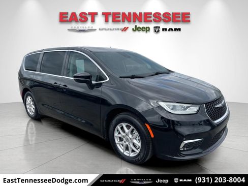 Used 2024 Chrysler Pacifica Touring-L FWD image 1