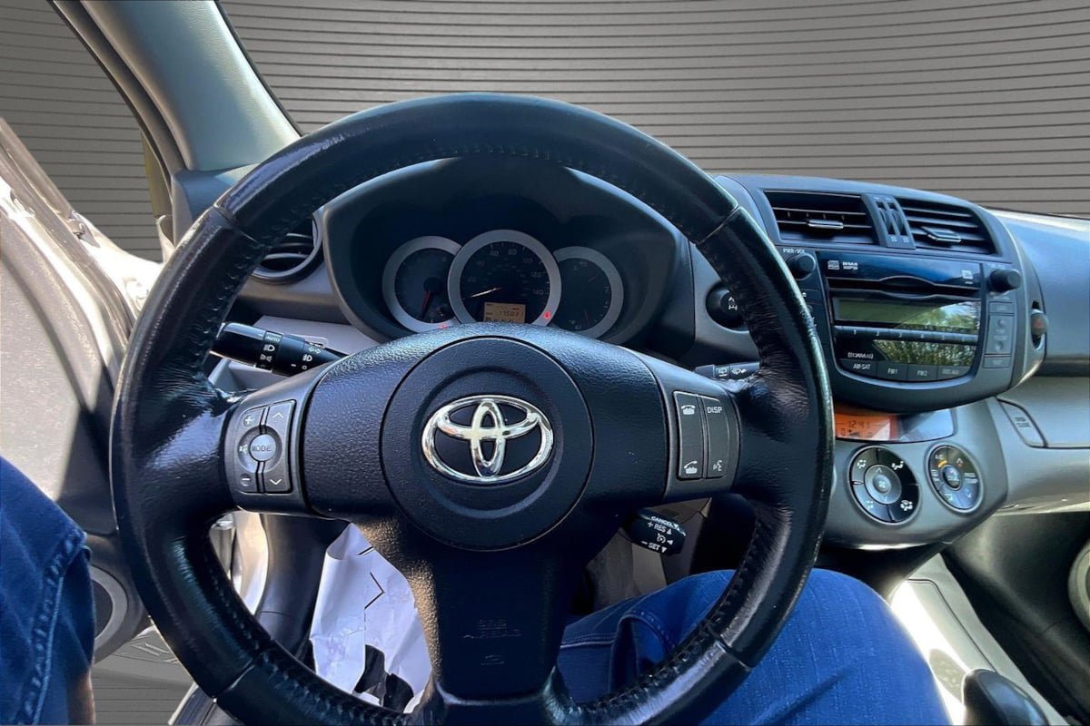Used 2011 Toyota RAV4 Limited AWD/4WD image 8