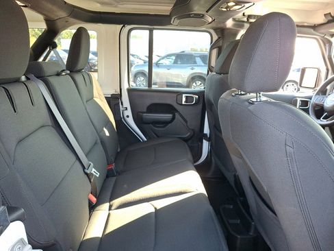 Used 2023 Jeep Wrangler Unlimited image 15