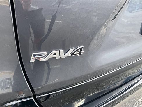 Used 2022 Toyota RAV4 SE image 29