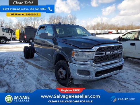 Used 2022 RAM 3500 Tradesman w/ Chrome Appearance Group image 5