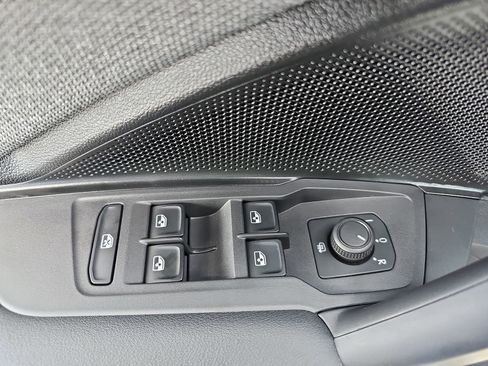Used 2025 Volkswagen Tiguan S FWD image 26
