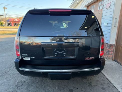 Used 2011 GMC Yukon Denali image 4