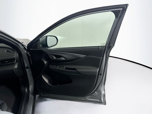 Used 2025 Buick Envista Preferred FWD image 31