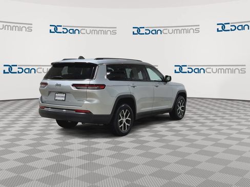 Used 2023 Jeep Grand Cherokee L Limited AWD/4WD image 9