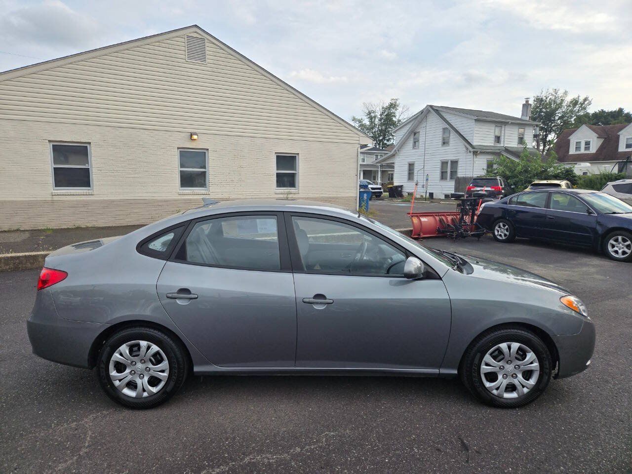 Used 2010 Hyundai Elantra GLS FWD image 5