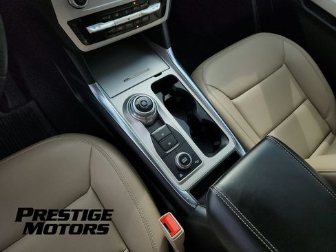 Used 2022 Ford Explorer XLT w/ Equipment Group 202A AWD/4WD image 11