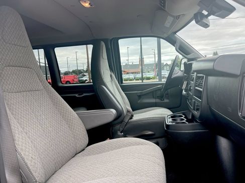 Used 2025 Chevrolet Express 3500 LT w/ LT Preferred Equipment Group RWD image 21