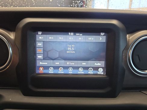 Used 2021 Jeep Wrangler Unlimited Sahara AWD/4WD image 24