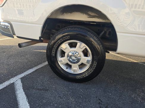 Used 2010 Ford F150 XLT image 13