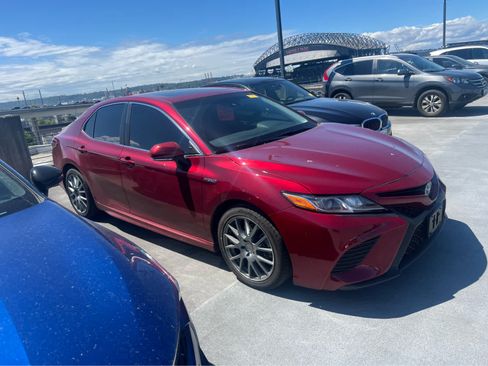 Used 2018 Toyota Camry SE w/ Audio Package FWD image 3