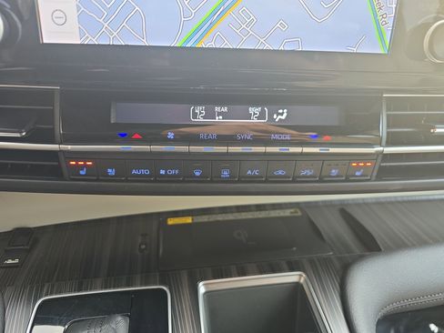 Certified 2021 Toyota Sienna Limited image 25