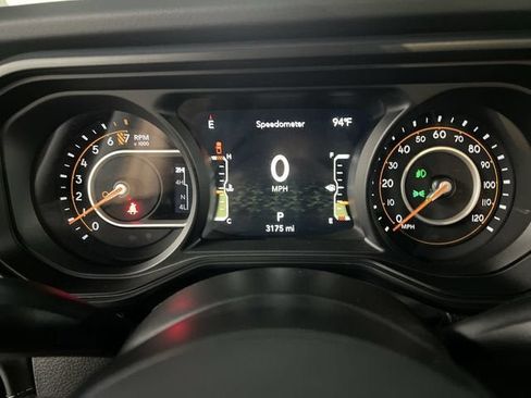 Used 2025 Jeep Gladiator Rubicon AWD/4WD image 12