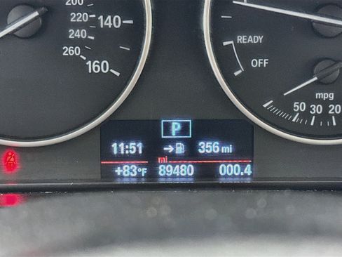 Used 2018 BMW 320i Sedan RWD image 16