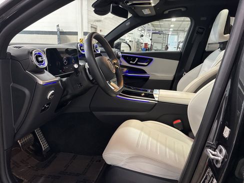 Used 2025 Mercedes-Benz GLC 300 4MATIC image 8