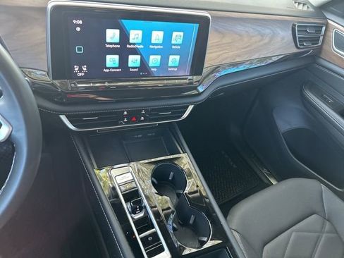 Used 2024 Volkswagen Atlas SE FWD image 12