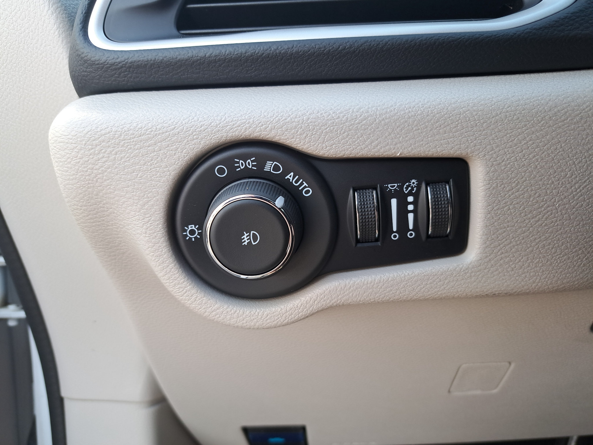 Certified 2024 Chrysler Pacifica Touring-L FWD image 27