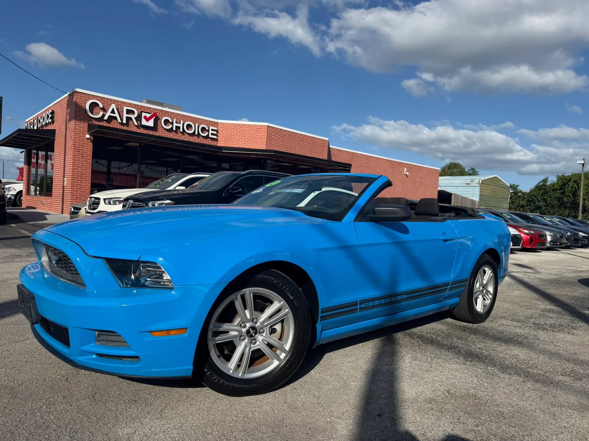 Used 2013 Ford Mustang Convertible RWD image 2