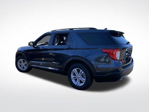Certified 2022 Ford Explorer XLT w/ Equipment Group 202A image 3