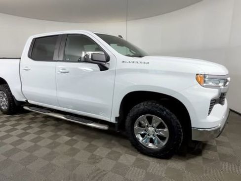 Used 2022 Chevrolet Silverado 1500 LT w/ Protection Package AWD/4WD image 2