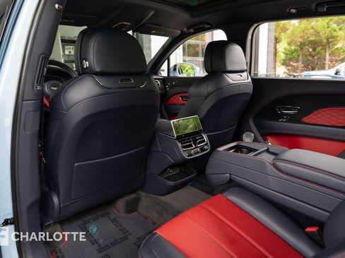 Used 2023 Bentley Bentayga Extended Wheelbase image 38
