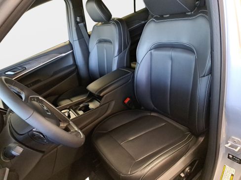 New 2025 Jeep Grand Cherokee L Limited RWD image 16