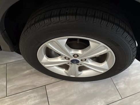 Used 2015 Ford Escape SE FWD image 11