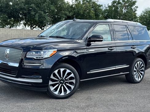Used 2024 Lincoln Navigator Reserve AWD/4WD image 10