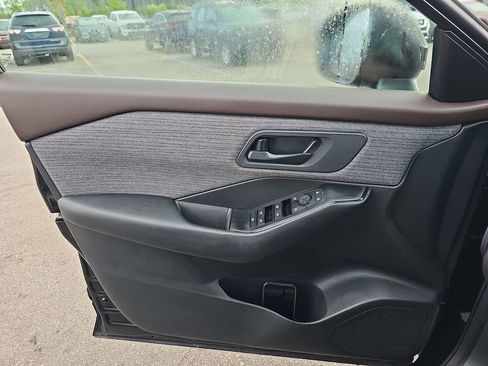 Used 2023 Nissan Rogue S image 29