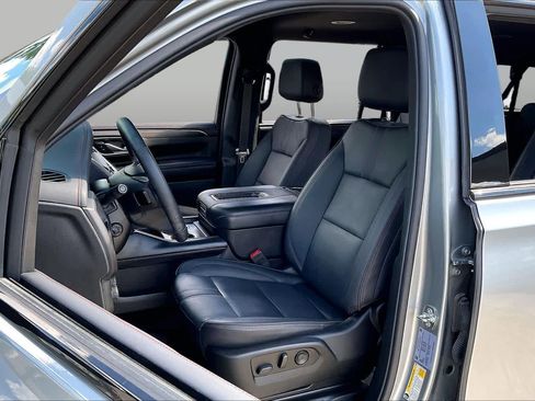 Used 2024 Chevrolet Suburban RST w/ Luxury Package AWD/4WD image 8