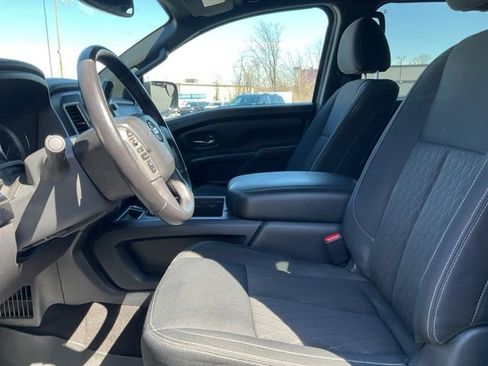 Used 2018 Nissan Titan SV w/ SV Convenience Package image 10