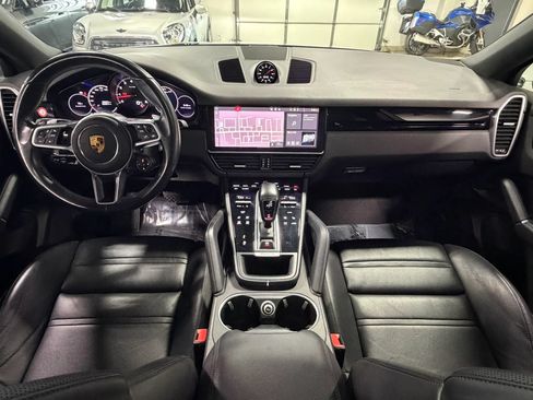 Used 2021 Porsche Cayenne Coupe AWD/4WD image 2