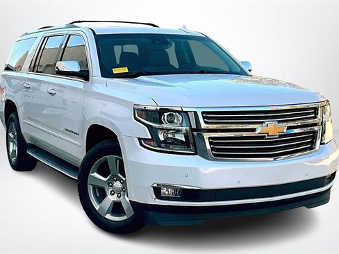 Used 2020 Chevrolet Suburban Premier image 3