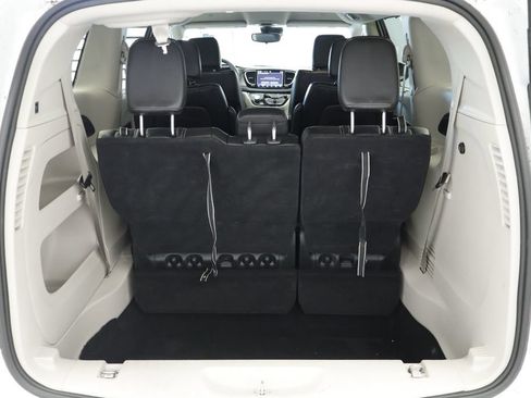 Certified 2023 Chrysler Pacifica Touring-L FWD image 19