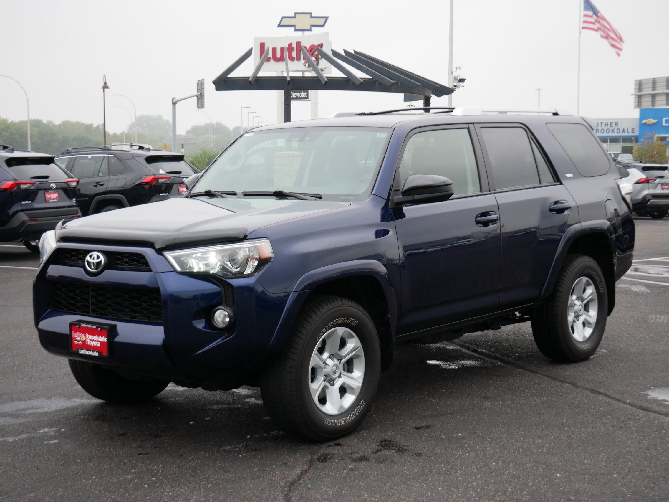Used 2018 Toyota 4Runner SR5 w/ Convenience Package AWD/4WD image 3