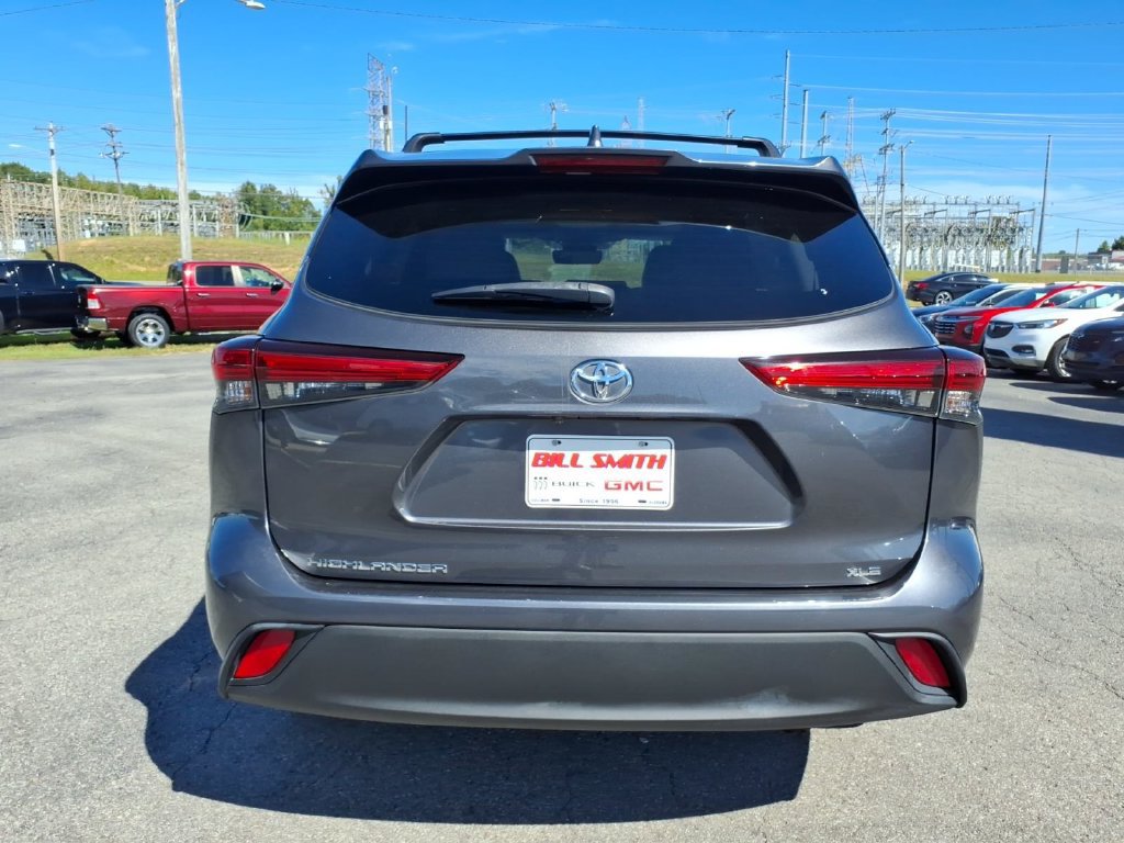 Used 2020 Toyota Highlander XLE FWD image 6
