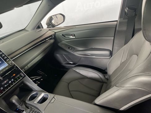 Used 2019 Toyota Avalon XLE w/ Moonroof Package image 23