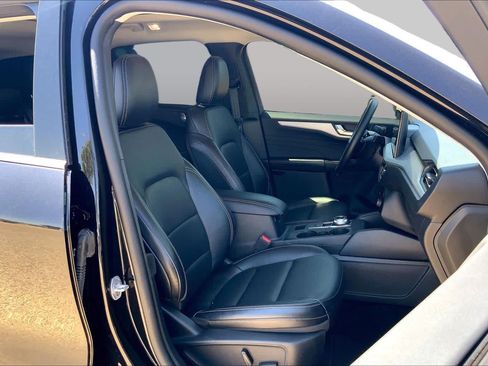 Certified 2025 Ford Escape Platinum AWD/4WD image 9