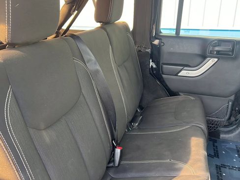 Used 2016 Jeep Wrangler Unlimited Sahara AWD/4WD image 18