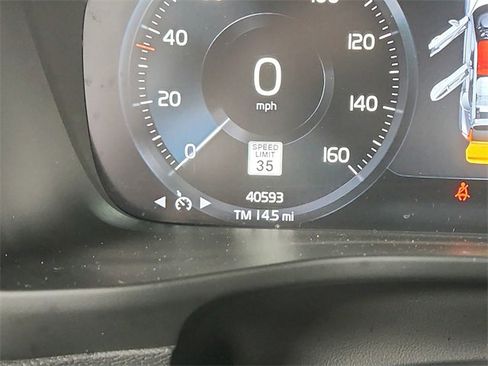 Used 2021 Volvo XC40 T5 R-Design w/ Protection Package image 23