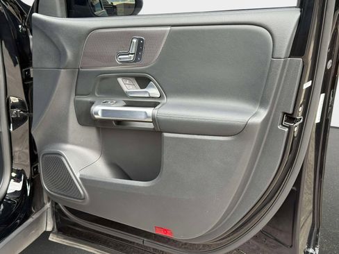 Used 2023 Mercedes-Benz EQB 250+ image 34