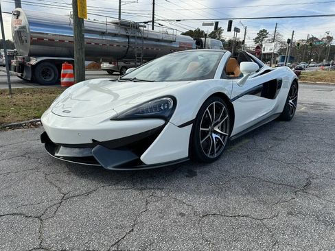 Used 2019 McLaren 570S Spider image 1